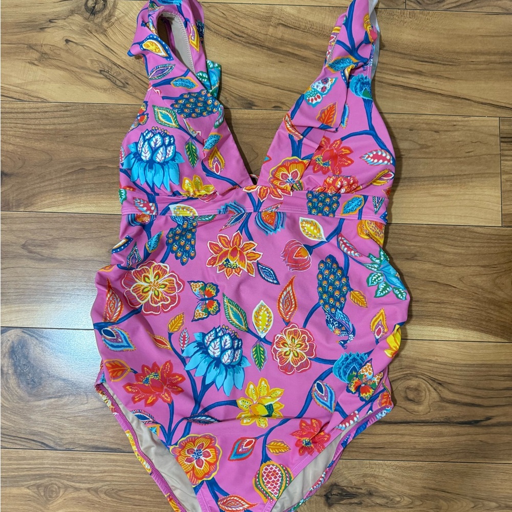 A pea in the pod maternity  Swimwear size medium